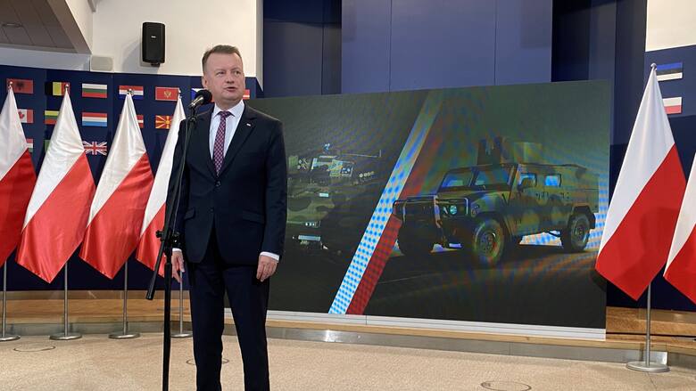 Błaszczak zatwierdził trzy nowe umowy z Polską Grupą Zbrojeniową. Nowe wozy pancerne dla armii