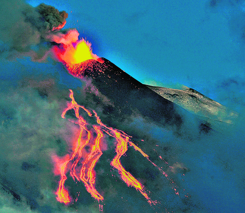Ujęcia wulkanu Etna wykorzystano w scenie walki na Mustafar. Przede wszystkim pokazano wypływ lawy