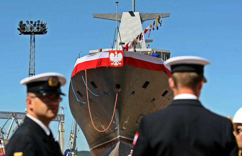 Piąty ORP Ślązak, zdjęcie z drugiego lipca z uroczystości chrztu i wodowania okrętu.