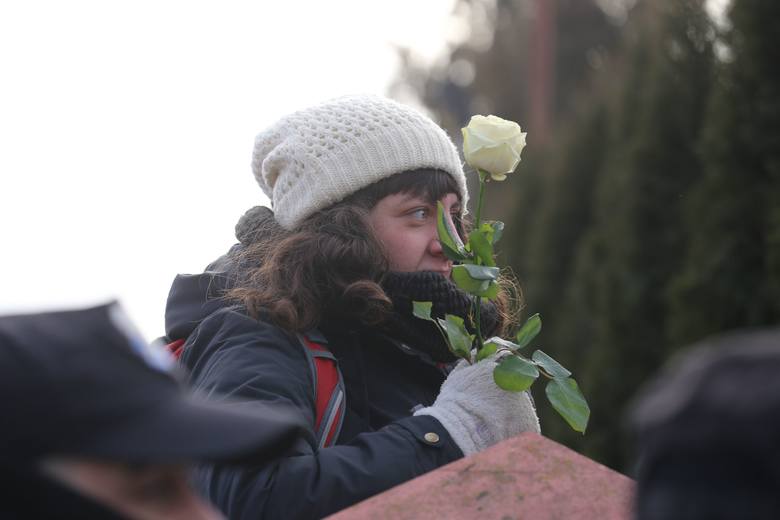 III Hajnowski Marsz Pamięci Żołnierzy Wyklętych poprzedziło złożenie kwiatów i zapalenie zniczy upamiętniając w ten sposób ofiary Burego. podczas Marszu policja zatrzymała sześć osób.
