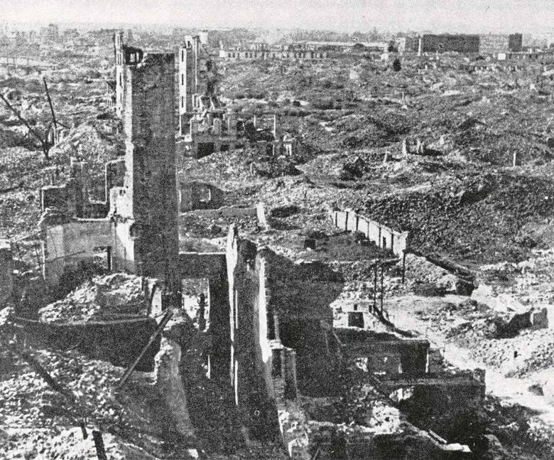 Doszczętnie zniszczona Warszawa. To mogłaby być jedna z pozycji na rachunku wystawionym Niemcom.