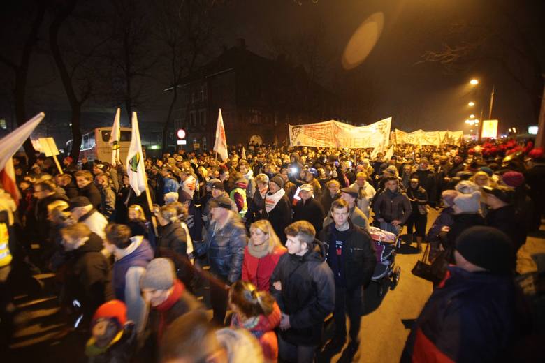 Strajk na Śląsku: "Trumna" Kopacz, groźby Dudy i kilkunastotysięczny marsz w Bytomiu ZDJĘCIA+WIDEO 