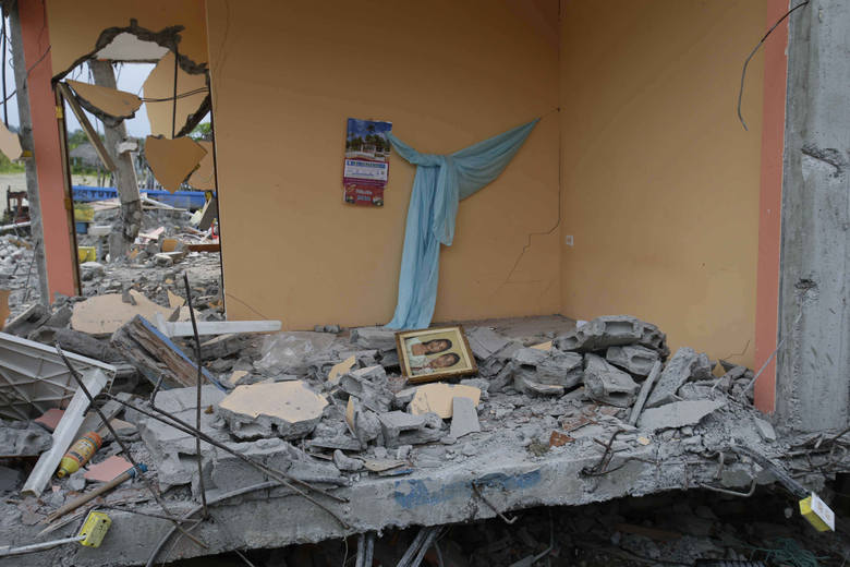 Trwa akcja ratunkowa i liczenie ofiar po trzęsieniu ziemi w Ekwadorze.