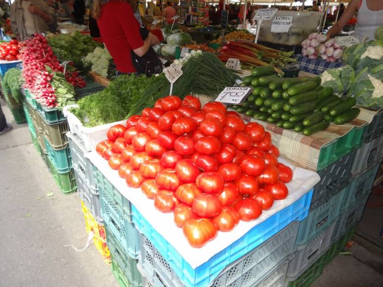 Owoce i warzywa na Rynku Jeżyckim.