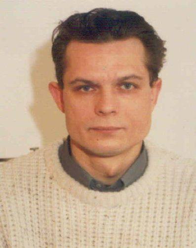 Jacek Seipolt, urodzony w 1972 roku jest ścigany za udział w grupie przestępczej i pranie brudnych pieniędzy.