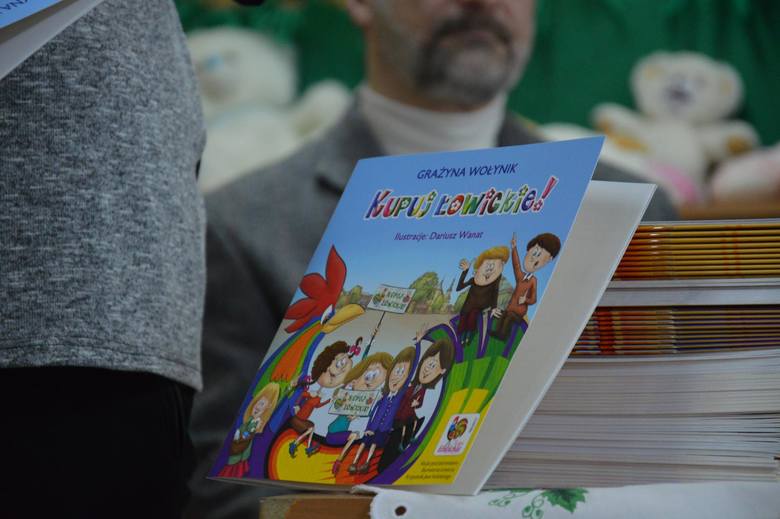 Przedszkolaki z Łowicza dostały książeczkę "Kupuj łowickie!" [Zdjęcia]