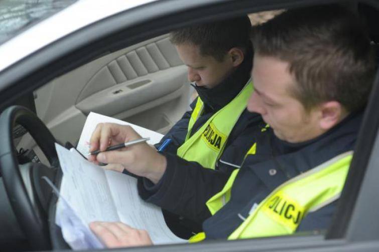 Na polecenie komendanta głównego policjanci częściej zatrzymują prawo jazdy