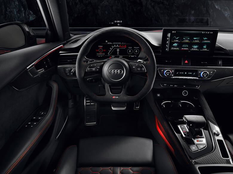 Audi RS 4 Avant Audi Sport dopracowało teraz wiele szczegółów wprowadzonego na rynek we wrześniu 2017 r. Audi RS 4 Avant.  Wysokoobrotowy silnik V6 biturbo