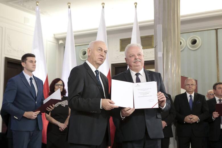 (na zdjęciu z prawej) Jacek Osuch ma oszczędności w wysokości 90 tys. zł
