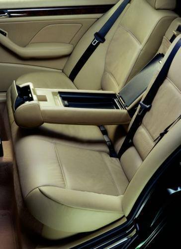 Fot. BMW: Rosłym pasażerom na tylnej kanapie BMW może brakować miejsca, ale i tak jest go więcej niż w Volvo S40.