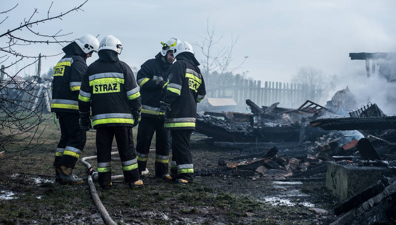 W pożarze w Serocku nikt nie ucierpiał, ale pogorzelcom potrzebna jest pomoc. Stracili cały dobytek, nie mają nawet butów. Na szczęście, święta mogli spędzić u bliskiej rodziny.