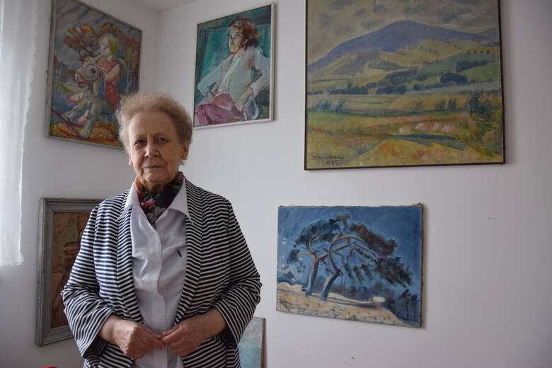Córka malarza pani Danuta jest kustoszem dzieł Bronisława Gniazdowskiego. W swoim domu ma ponad sto obrazów i grafik ojca, wiszą one tam dosłownie wszędzie.