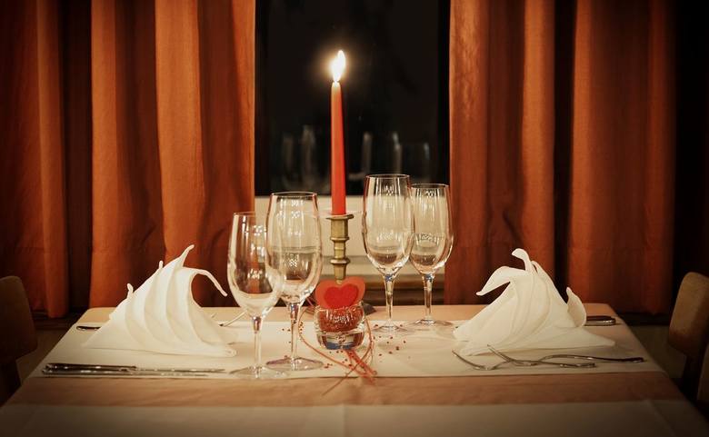 <strong>Romantyczna kolacja</strong><br /> Możesz zaprosić swoją Walentynkę na romantyczną kolację. Ale najlepiej samemu przygotować pyszny posiłek. Gwarantujemy, że Wasza druga połowa będzie zachwycona.<br /> 