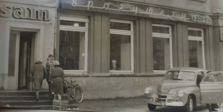 Społem w Oświęcimiu ma 75 lat. Przez lata jednym z ulubionych sklepów wielu oświęcimian na os. Chemików był samoobsługowy przy ul. Olszewskiego