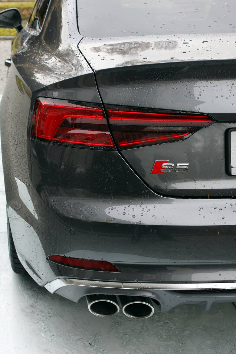 Nowe Audi A5Jadąc A5 można zadać szyku a przy okazji utrzeć nosa tym, którym się wydaje, że mają szybkie samochody. To wyjątkowo udane połączenie sportu