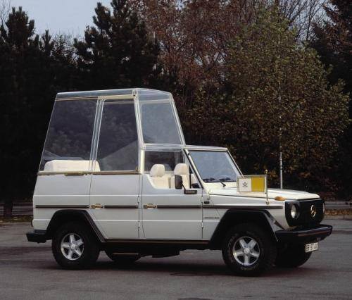 Fot. Mercedes-Benz: Samochód z roku 1981 na podwoziu Mercedesa-Benza klasy G, który nazwano papamobile.