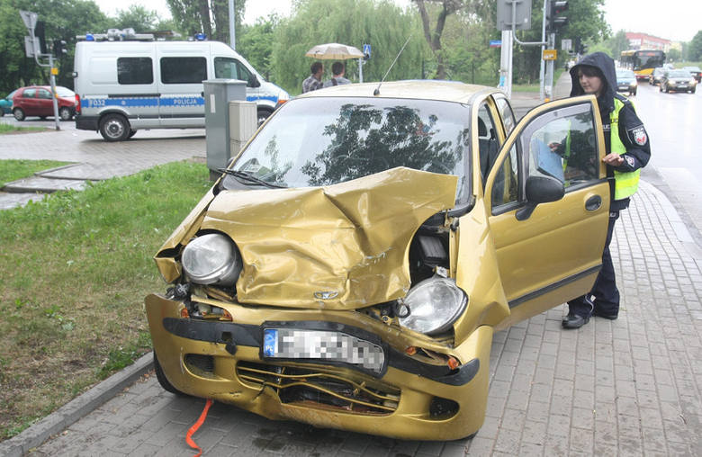 Trzy kobiety zostały ranne w wypadku, który wydarzył się na skrzyżowaniu ul. Kasprzaka i Drewnowskiej. 