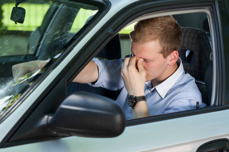 Senność i osłabienie mogą powodować zagrożenie podczas jazdy samochodem.