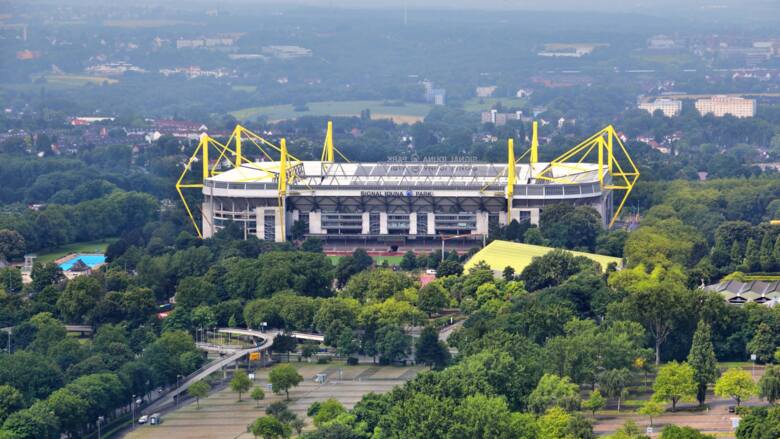 Widok na stadion Signal Iduna Park w Dortmundzie