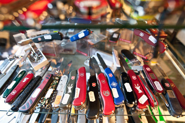 Spośród około 50 modeli szwajcarskich scyzoryków można wybrać takie, które mają pamięć USB.