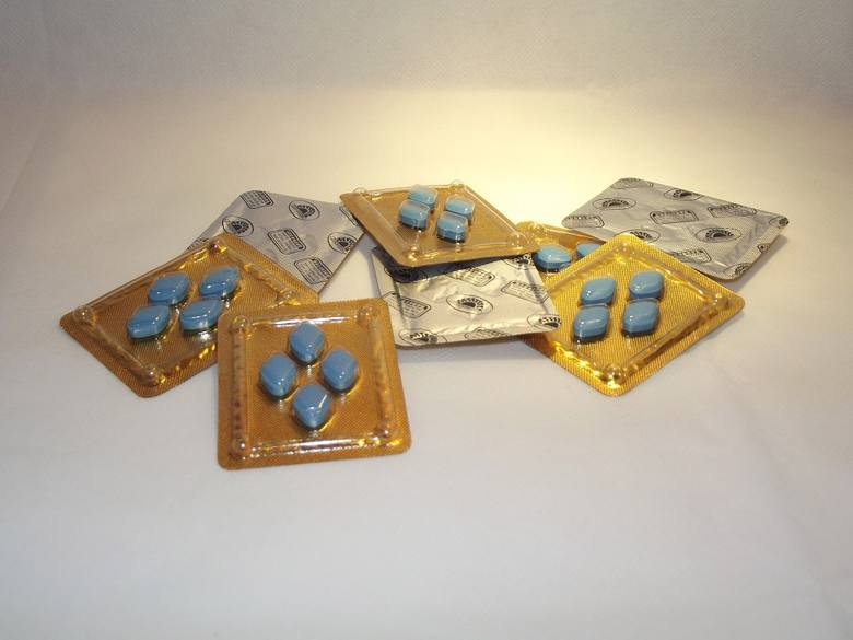 Mensil, MaxOn, Maxigra Go, Silcontrol - to tylko niektóre leki, które mają sildenafil i można je kupić bez recepty. "Viagrę" bez recepty