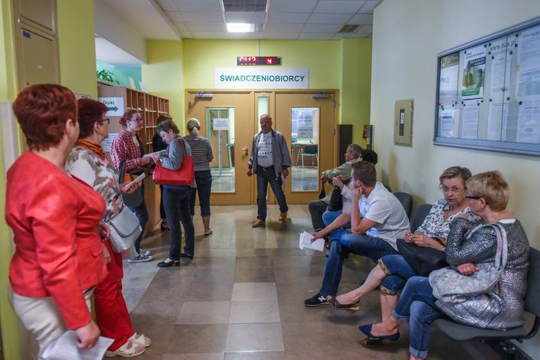 Doradcy emerytalni w placówce ZUS przy ul. Dąbrowskiego obsłużyli ponad sto osób w ciągu dnia