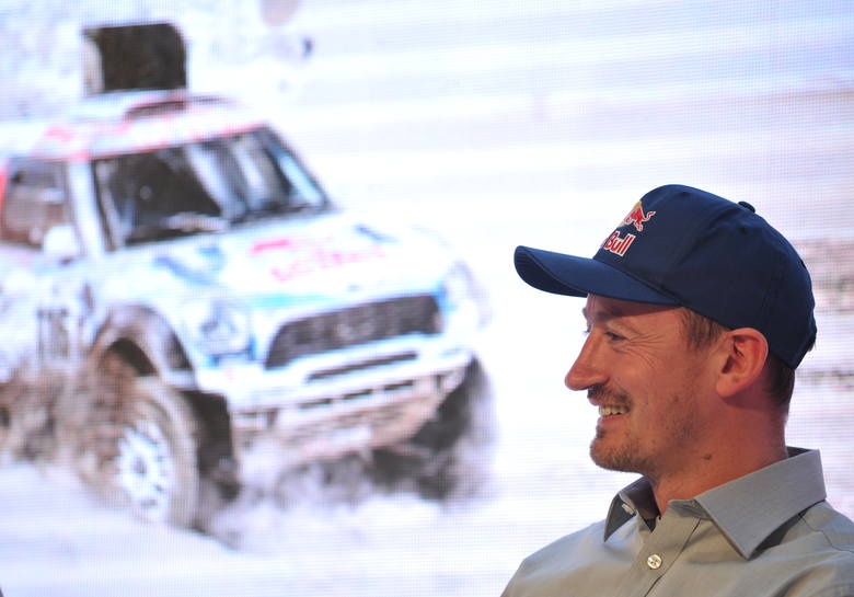 Adam Małysz jedzie dalej i ma szansę na najważniejszą nagrodę w Dakarze - ukończy rajd.