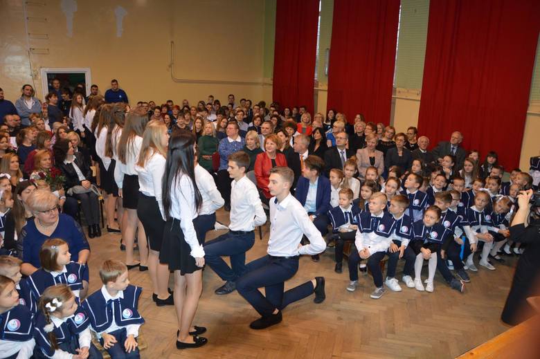 Ślubowanie uczniów klasy pierwszej Szkoły Podstawowej nr 2 w Łowiczu [ZDJĘCIA]