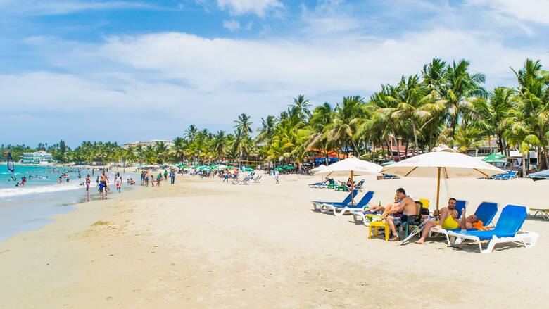 Turyści na plaży na Dominikanie