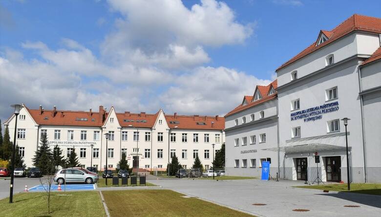 W Małopolskiej Uczelni Państwowej im. rtm. Witolda Pileckiego w Oświęcimiu oficjalnie oddany został do użytku trzeci budynek dydaktyczny. Jest to największy