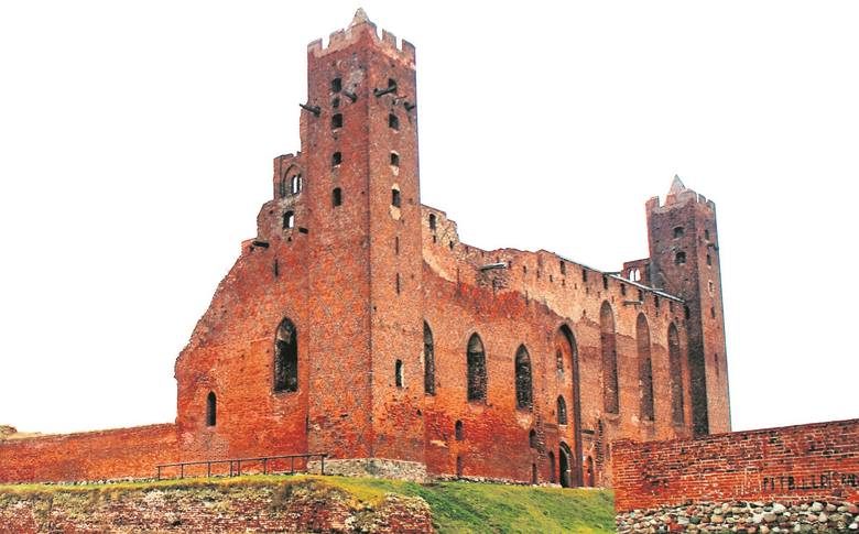 Okazała bryła ruin zamku w Radzyniu Chełmińskim.