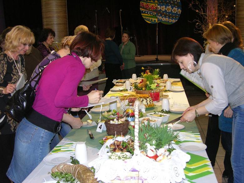 Kilka lat temu Młodzieżowe Centrum Kultury w Skierniewicach (dzisiejsze CKiS) organizowało doroczną imprezę Wielkanoc Smakosza. Kluby seniora, koła gospodyń wiejskich i inne organizacje oraz poszczególne osoby przygotowywały wówczas pyszne potrawy wielkanocne, które brały udział w konkursie z...