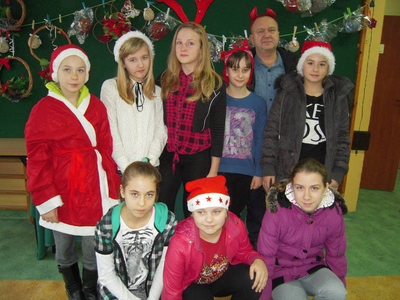 Ekipa, która nagrała pierwszą płytę w dziejach małej szkoły w Janczewie. Płyta jest też cegiełką wspierającą konto szkolnej rady rodziców. 
