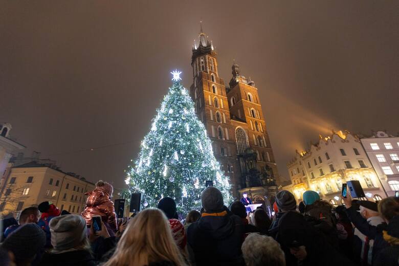 Dzięki otwarciu kolejowej Zakopianki chętni będą mogli połączyć świąteczny wypoczynek w dwóch pełnych atrakcji miastach: Krakowie i Zakopanem.