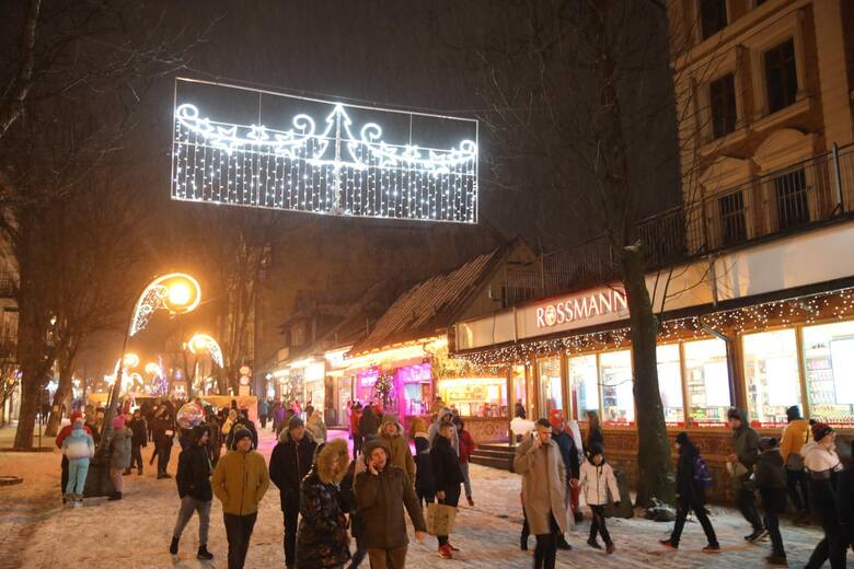 Zakopane to zimowa stolica Polski. Krakowianie mają szczęście - na okres świąteczno-noworoczny 2022 i ferie zimowe 2023 wróci połączenie kolejowe wzdłuż