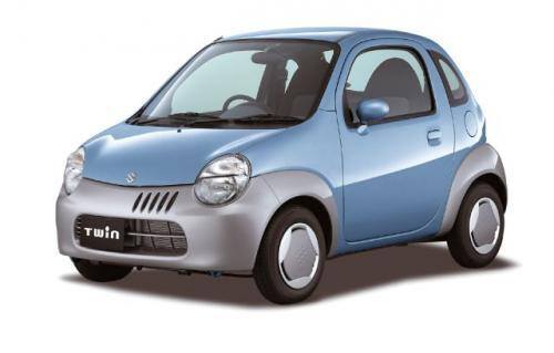 Fot. Suzuki: Suzuki Twin to 2-osobowy pojazd o długości 273 cm produkowany z napędem hybrydowym – silnik benzynowy 0,7 l/37 KM i elektryczny.