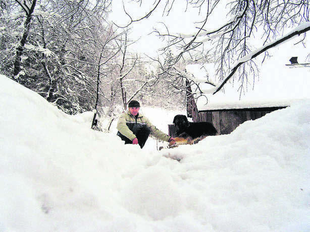 Zima 2010. Gospodarstwa w Beskidach były odcięte od świata.