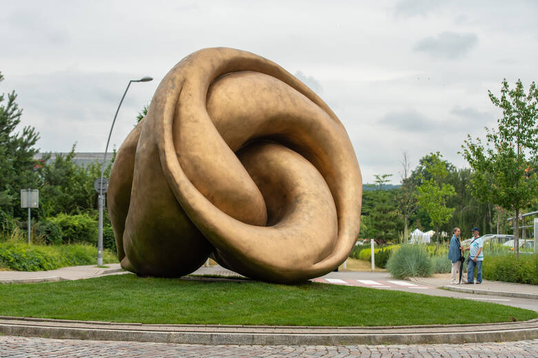 Rzeźba znanego artysty stanęła na rondzie w Sopocie