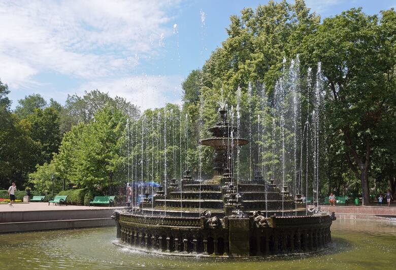 Fontanna w Parku Stefana Wielkiego w Kiszyniowie. Być może właśnie w tym parku Puszkin napisał "Oniegina". Zdjęcie na licencji CC BY-SA
