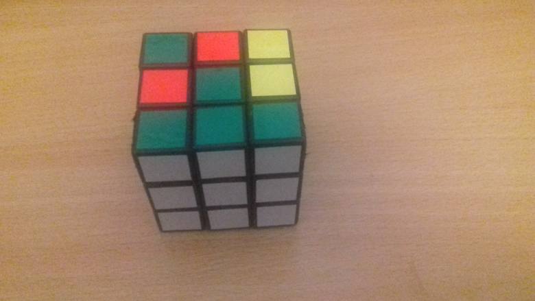 Fot. 5. Kostka Rubika z ułożoną białą ścianą