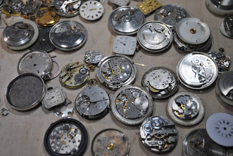O drugim życiu zegarków, czyli industrialna biżuteria z niepotrzebnych pamiątek 