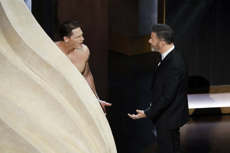 Gala wręczenia Oscarów 2024. John Cena wyszedł na scenę zupełnie nago, a takie kreacje zaprezentowały na sobie pozostałe gwiazdy gwiazdy