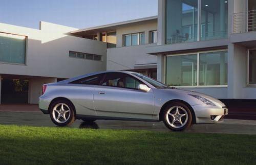 (Fot. Toyota) – Najtańszym autem sportowym dostępnym, na naszym rynku jest Toyota Celica. Kosztuje 82 600 zł.
