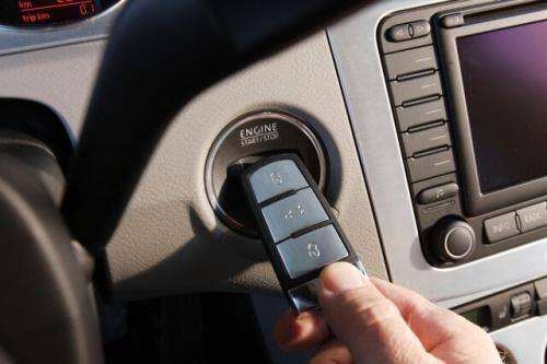 Fot. VW: By uruchomić silnik trzeba włożyć kluczyk do otworu i nacisnąć go.