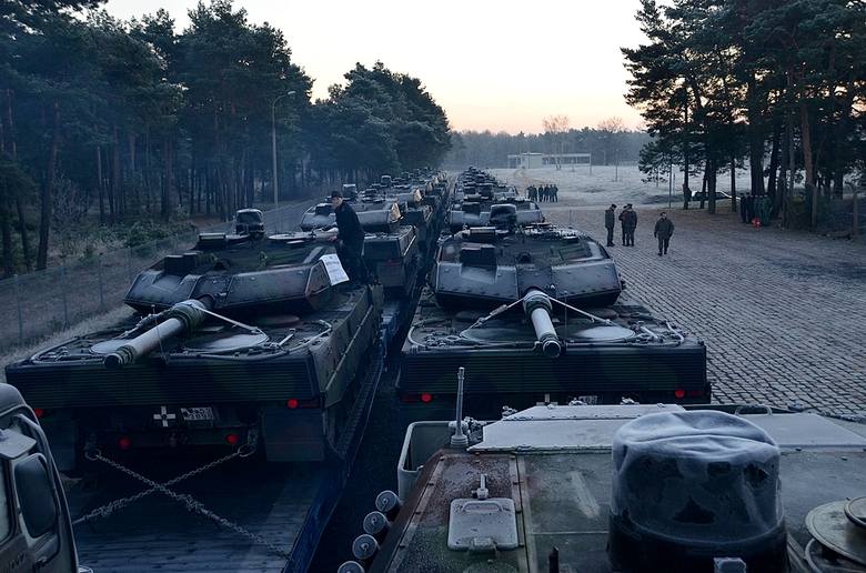 <strong>W piątek (27 listopada) do Żagania dotarła ostatnia partia czołgów Leopard 2A5, zgodnie z umową podpisaną dwa lata temu przez ministrów obrony Polski i Niemiec.</strong><br /> <br /> Przy rozładunku na rampie kolejowej 34. Brygady Kawalerii Pancernej w Żaganiu obecni byli dowódca Czarnej Dywizji,...