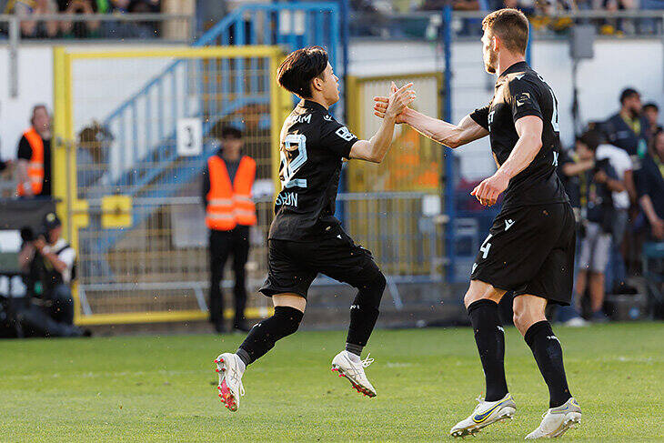 Japończyk Shion Homma zdobył bramkę na 1:1 dla FC Brugge