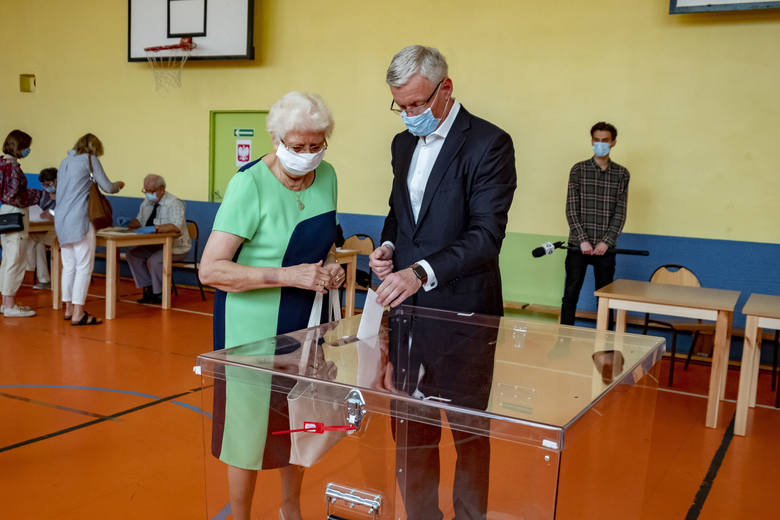 Głosował już Jacek Jaśkowiak - prezydent Poznania.