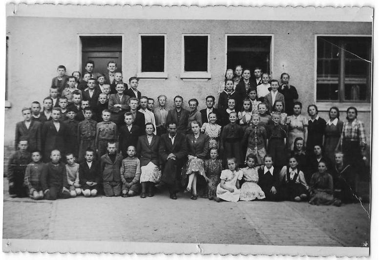 Szkoła w Różankach. Zdjęcie archiwalne