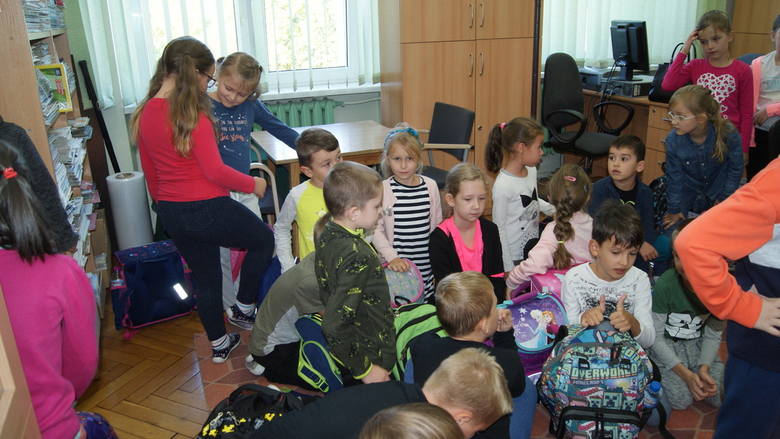 Zważono plecaki uczniów Szkoły Podstawowej nr 2 w Skierniewicach [ZDJĘCIA]