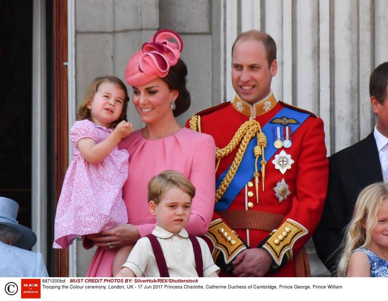 Kate i William, czyli „szare życie” królewskiej pary: wizyty, uroczystości i podróże. Dużym zainteresowaniem cieszą się ich wspólne wyjścia z małym Georgem